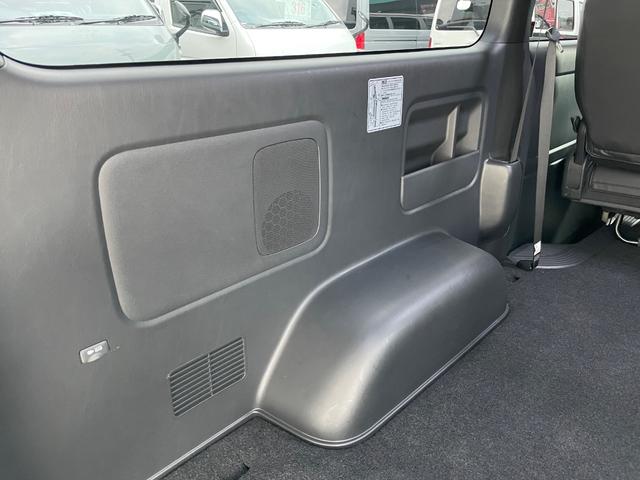 ハイエースバン スーパーＧＬ　ダークプライムＩＩ　ディーゼル車／ＡＬＰＩＮＥ／ＢＩＧＸナビ／モデリスタフルエアロ／ブラックカスタム／パワースライド／ヴァレンティテール／カミュラ１７ＡＷ／ファルケンタイヤ／ローダウン／ＥＴＣ／ハイエースカスタム（71枚目）