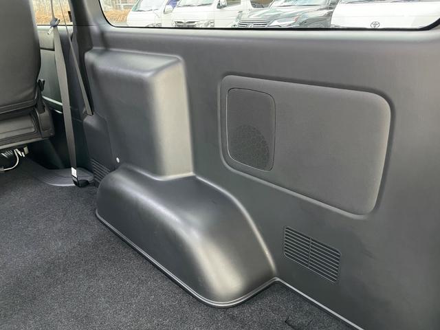 ハイエースバン スーパーＧＬ　ダークプライムＩＩ　ディーゼル車／ＡＬＰＩＮＥ／ＢＩＧＸナビ／モデリスタフルエアロ／ブラックカスタム／パワースライド／ヴァレンティテール／カミュラ１７ＡＷ／ファルケンタイヤ／ローダウン／ＥＴＣ／ハイエースカスタム（72枚目）