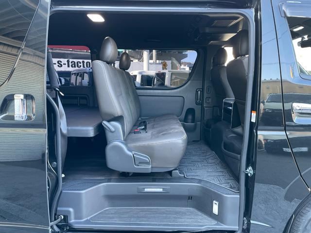 ハイエースバン スーパーＧＬ　５０ＴＨ　アニバーサリーリミテッド　ＡＬＰＩＮＥ１１インチＢＩＧＸナビ／フリップダウンモニター／ベッドキット／ＤＥＬＦ－０３／１７ＡＷ／フロントブッシュバー／ＴＲＤマッドガード／ＥＴＣ／バックカメラ／クッションフロア／５０ＴＨ（10枚目）