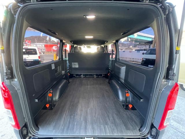 ハイエースバン スーパーＧＬ　５０ＴＨ　アニバーサリーリミテッド　ＡＬＰＩＮＥ１１インチＢＩＧＸナビ／フリップダウンモニター／ベッドキット／ＤＥＬＦ－０３／１７ＡＷ／フロントブッシュバー／ＴＲＤマッドガード／ＥＴＣ／バックカメラ／クッションフロア／５０ＴＨ（15枚目）