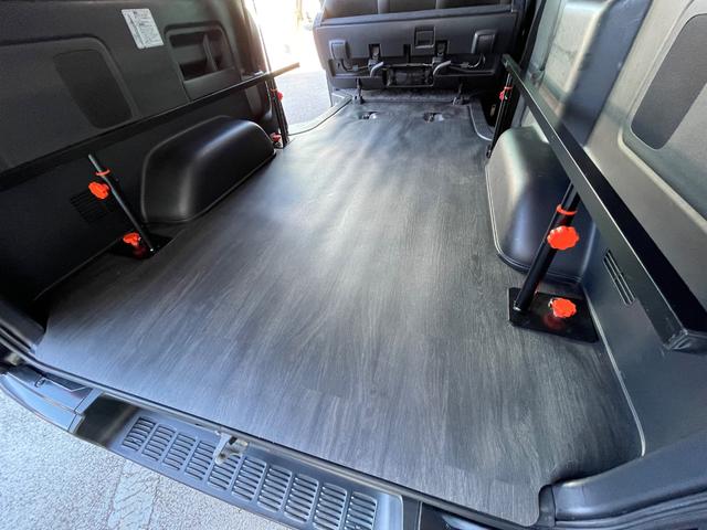 ハイエースバン スーパーＧＬ　５０ＴＨ　アニバーサリーリミテッド　ＡＬＰＩＮＥ１１インチＢＩＧＸナビ／フリップダウンモニター／ベッドキット／ＤＥＬＦ－０３／１７ＡＷ／フロントブッシュバー／ＴＲＤマッドガード／ＥＴＣ／バックカメラ／クッションフロア／５０ＴＨ（16枚目）