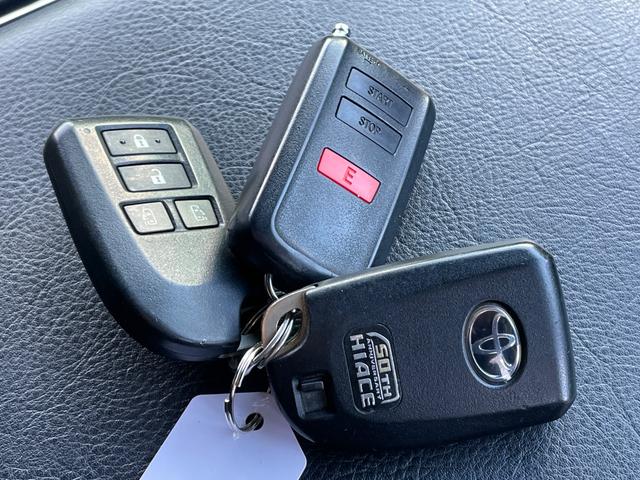 ハイエースバン スーパーＧＬ　５０ＴＨ　アニバーサリーリミテッド　ＡＬＰＩＮＥ１１インチＢＩＧＸナビ／フリップダウンモニター／ベッドキット／ＤＥＬＦ－０３／１７ＡＷ／フロントブッシュバー／ＴＲＤマッドガード／ＥＴＣ／バックカメラ／クッションフロア／５０ＴＨ（73枚目）