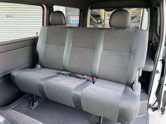 ハイエースバン スーパーＧＬ　ダークプライムＩＩ　ディーゼル車／ＡＬＰＩＮＥ１１インチＢＩＧＸナビ／ローダウン／４１５ＣＯＢＲＡフロントリップ／ＥＳＳＥＸ　ＥＣ－１７ＡＷ／ベッドキット／ＥＴＣ／バックカメラ／ＬＥＤヘッドランプ／両側パワースライドドア（20枚目）
