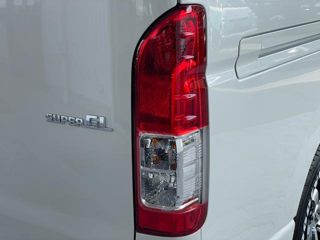 ハイエースバン スーパーＧＬ　ダークプライムＩＩ　ディーゼル車／ＡＬＰＩＮＥ１１インチＢＩＧＸナビ／ローダウン／４１５ＣＯＢＲＡフロントリップ／ＥＳＳＥＸ　ＥＣ－１７ＡＷ／ベッドキット／ＥＴＣ／バックカメラ／ＬＥＤヘッドランプ／両側パワースライドドア（49枚目）