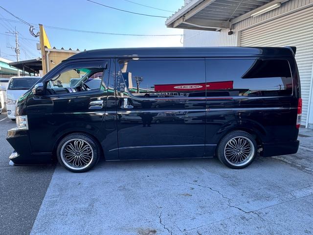 ハイエースワゴン GL 10人乗り/パワースライドドア/SADカスタムジャパン/Fバンパー/シートカバー/ローダウン/ゼロブレイク18AW/中古ハイエースカスタム/リアスポイラー/プッシュスタート/ETC/フットパネル(10枚目)