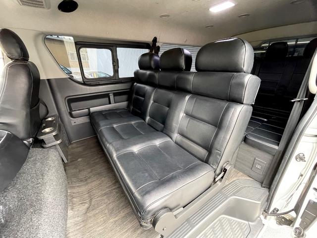 ハイエースワゴン ＧＬ　ＦＬＥＸ内装ＶＥＲ２／３人掛けベンチシート／フルフラットベッド／後席モニター／ナビ／ＥＴＣ／１７ＡＷ／バルベログランデ／フロントスポイラー／ローダウン／サブモニター／バッドフェイスボンネット（2枚目）