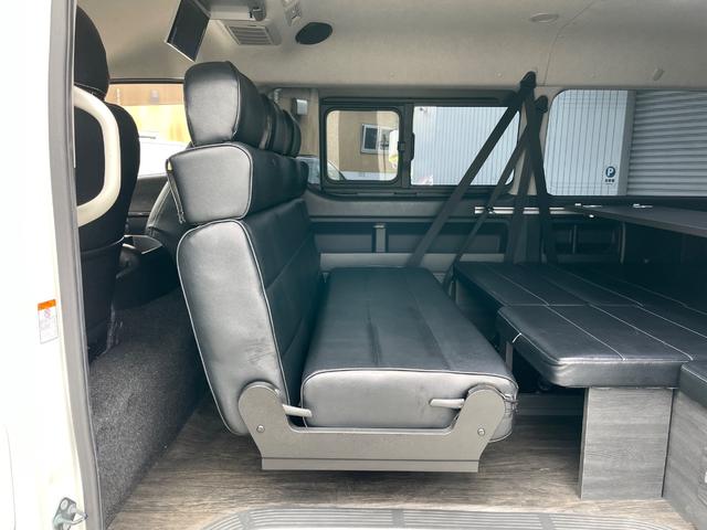 ハイエースワゴン ＧＬ　ＦＬＥＸ内装ＶＥＲ２／３人掛けベンチシート／フルフラットベッド／後席モニター／ナビ／ＥＴＣ／１７ＡＷ／バルベログランデ／フロントスポイラー／ローダウン／サブモニター／バッドフェイスボンネット（5枚目）
