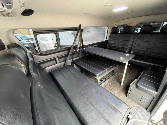 ハイエースワゴン ＧＬ　ＦＬＥＸ内装ＶＥＲ２／３人掛けベンチシート／フルフラットベッド／後席モニター／ナビ／ＥＴＣ／１７ＡＷ／バルベログランデ／フロントスポイラー／ローダウン／サブモニター／バッドフェイスボンネット（6枚目）