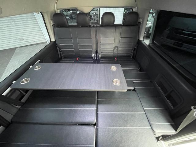 ハイエースワゴン ＧＬ　ＦＬＥＸ内装ＶＥＲ２／３人掛けベンチシート／フルフラットベッド／後席モニター／ナビ／ＥＴＣ／１７ＡＷ／バルベログランデ／フロントスポイラー／ローダウン／サブモニター／バッドフェイスボンネット（8枚目）