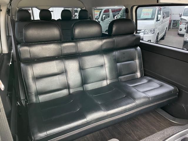 ハイエースワゴン ＧＬ　ＦＬＥＸ内装ＶＥＲ２／３人掛けベンチシート／フルフラットベッド／後席モニター／ナビ／ＥＴＣ／１７ＡＷ／バルベログランデ／フロントスポイラー／ローダウン／サブモニター／バッドフェイスボンネット（19枚目）