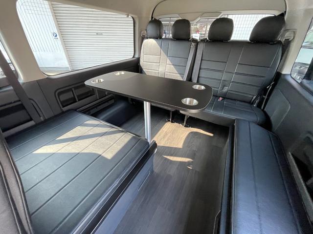 ハイエースワゴン ＧＬ　新車／４ＷＤ／アルパイン１１インチ／シートアレンジ／テーブル／ベッド／ＫＳＦ－Ｗ１／１２．８インチ後席モニター／マッドガード／オーバーフェンダー／車中泊仕様／キャンピングカー仕様／フルフラット（3枚目）