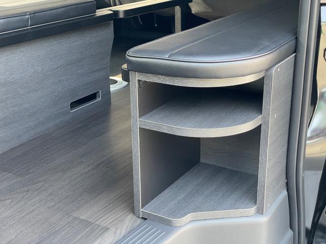 ハイエースワゴン ＧＬ　新車／４ＷＤ／アルパイン１１インチ／シートアレンジ／テーブル／ベッド／ＫＳＦ－Ｗ１／１２．８インチ後席モニター／マッドガード／オーバーフェンダー／車中泊仕様／キャンピングカー仕様／フルフラット（18枚目）