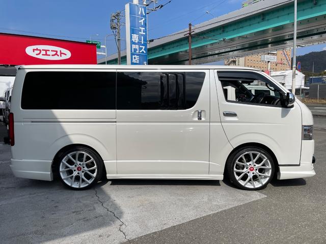 ハイエースバン スーパーＧＬ　ダークプライムＩＩ　ディーゼル車／ＷＡＬＤフルエアロ／両側パワースライド／小窓付ガラス／ゼロブレイク２０ＡＷ／ローダウン／リアウイング／ケンウッドナビ／ＥＴＣ／ドライブレコーダー／レーダー／バッドフェイスボンネットカバー（19枚目）