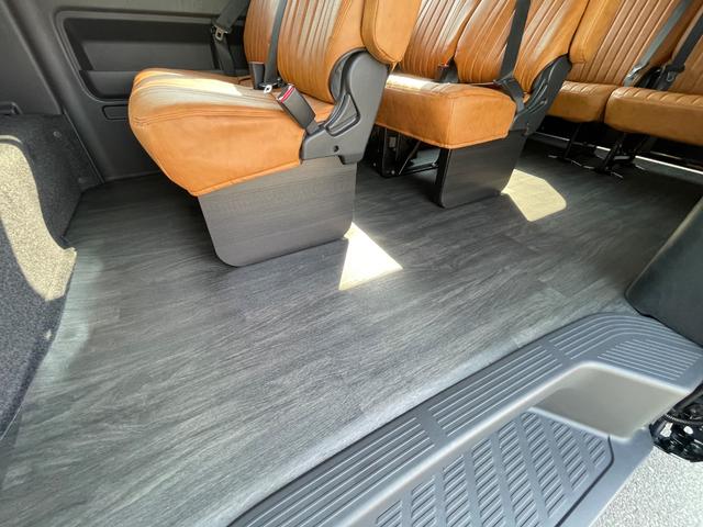 ハイエースワゴン ＧＬ　未登録新車／ＡＬＰＩＮＥ１１インチＢＩＧＸナビ／ＫＳＦブラックエディション／１２．８インチフリップダウンモニター／ＪＡＯＳスキッドバー／ＴＲＤマッドフラップ／キャメルシートカバー／ハイエースカスタム（57枚目）