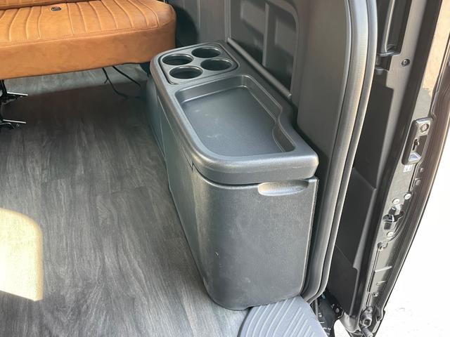 ハイエースワゴン ＧＬ　未登録新車／ＡＬＰＩＮＥ１１インチＢＩＧＸナビ／ＫＳＦブラックエディション／１２．８インチフリップダウンモニター／ＪＡＯＳスキッドバー／ＴＲＤマッドフラップ／キャメルシートカバー／ハイエースカスタム（60枚目）