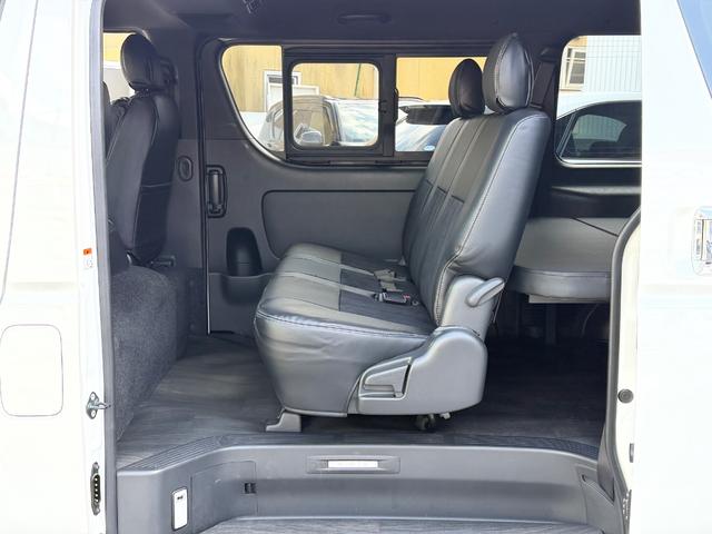 ハイエースバン スーパーＧＬ　ダークプライムＩＩ　ディーゼル／新品モデリスタフルエアロ／アルパイン１１インチＢＩＸ／新品ベッドキット／新品３Ｄシートカバー／ＫＳＦマフラーカッター／ＥＴＣ／ＫＳＦキャリパーカバー／ＤＥＬＦ０１／１８ＡＷ／ローダウン（9枚目）