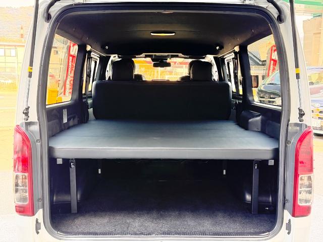 ハイエースバン スーパーＧＬ　ダークプライムＩＩ　ディーゼル／新品モデリスタフルエアロ／アルパイン１１インチＢＩＸ／新品ベッドキット／新品３Ｄシートカバー／ＫＳＦマフラーカッター／ＥＴＣ／ＫＳＦキャリパーカバー／ＤＥＬＦ０１／１８ＡＷ／ローダウン（10枚目）