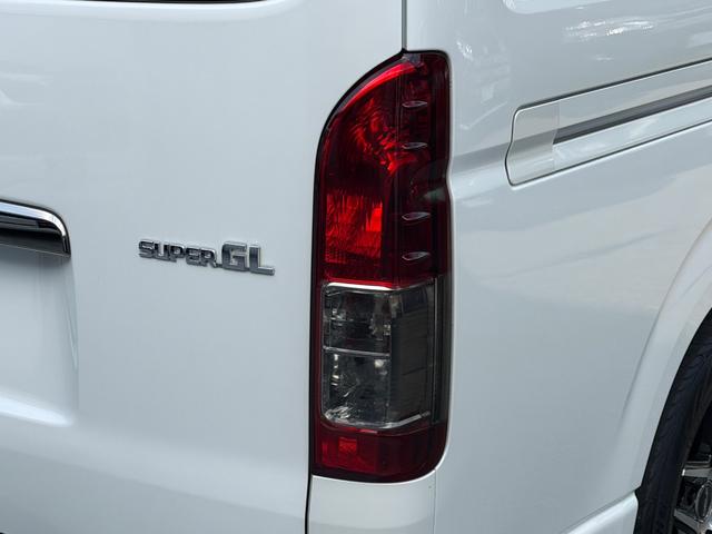 ハイエースバン スーパーＧＬ　ダークプライムＩＩ　ディーゼル／新品モデリスタフルエアロ／アルパイン１１インチＢＩＸ／新品ベッドキット／新品３Ｄシートカバー／ＫＳＦマフラーカッター／ＥＴＣ／ＫＳＦキャリパーカバー／ＤＥＬＦ０１／１８ＡＷ／ローダウン（46枚目）