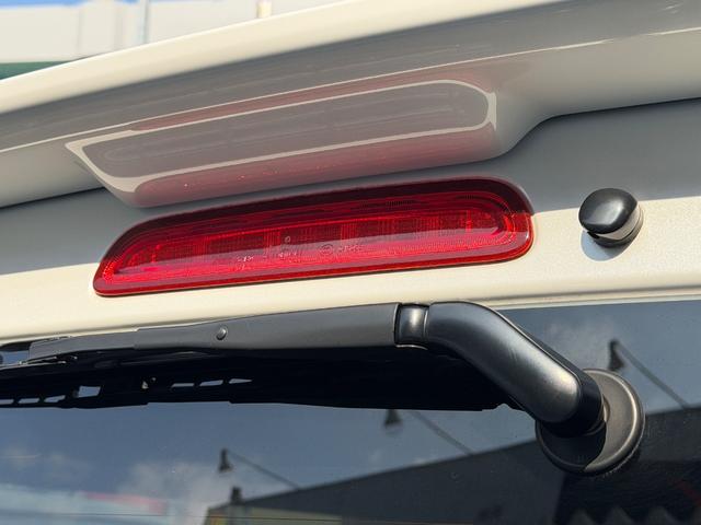 ハイエースバン スーパーＧＬ　ダークプライムＩＩ　ディーゼル／新品モデリスタフルエアロ／アルパイン１１インチＢＩＸ／新品ベッドキット／新品３Ｄシートカバー／ＫＳＦマフラーカッター／ＥＴＣ／ＫＳＦキャリパーカバー／ＤＥＬＦ０１／１８ＡＷ／ローダウン（52枚目）