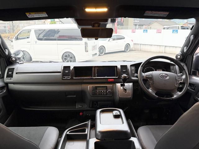 ハイエースバン