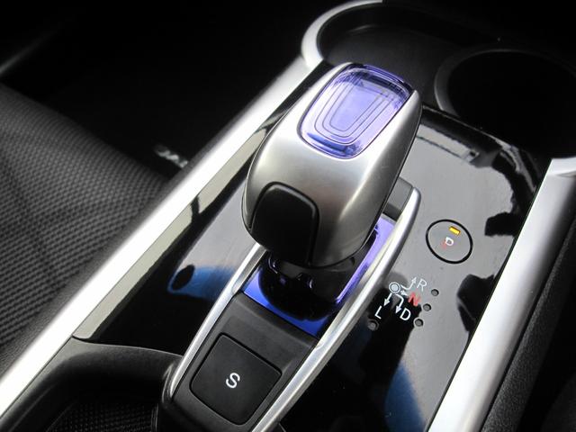 ジェイド ハイブリッドＸ　ホンダセンシング／ＳＤナビ／ＥＴＣ／バックモニタ／クルーズコントロール／ステアリングスイッチ／スマートキー／ＤＶＤ／Ｂｌｕｅｔｏｏｔｈ／フルセグ／ＬＥＤライト／オートライト／フォグ／ハーフレザーシート（11枚目）