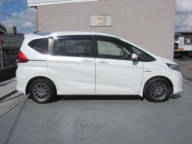 フリード+ハイブリッド ハイブリッドG ハイブリッドG(5名)/片側パワースライドドア/クルーズコントロール/ドライブレコーダー/ETC/インターナビ/バックカメラ/CD/DVD/Bluetooth/フルセグ/LEDライト/オートライト(4枚目)