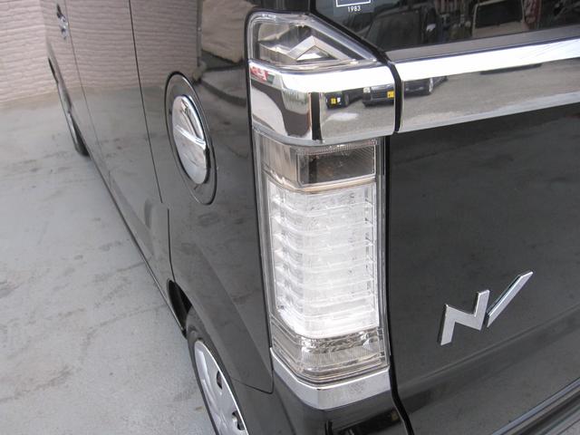 ライトのくすみや黄ばみをしっかり磨き上げ済み！見た目がぐっとキレイで、夜間の視認性もアップ♪