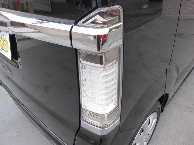 ライトのくすみや黄ばみをしっかり磨き上げ済み！見た目がぐっとキレイで、夜間の視認性もアップ♪