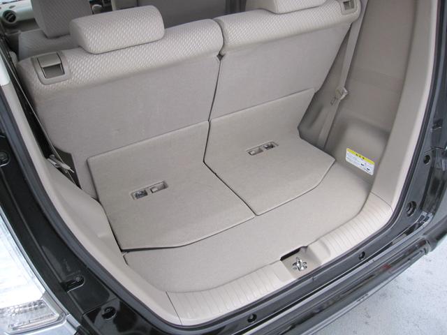 ラゲッジルーム（トランク）内も隅々まで清掃済み！砂やホコリも除去され、荷物も気持ちよく積める清潔な空間です♪