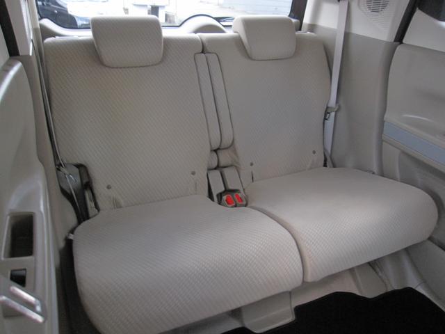 大人が座っても余裕あり！家族や友人とのお出かけも快適♪