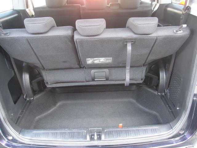 ラゲッジルーム（トランク）内も隅々まで清掃済み！砂やホコリも除去され、荷物も気持ちよく積める清潔な空間です♪