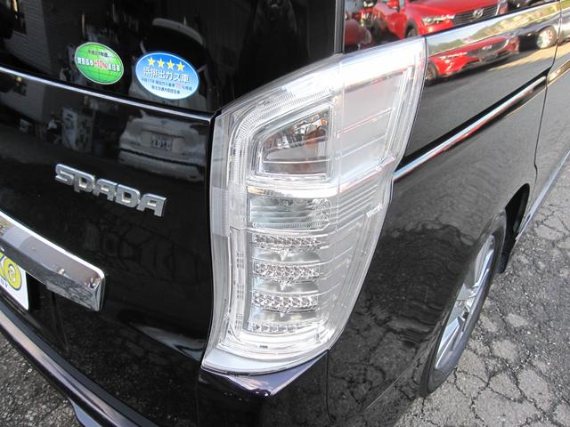 ライトのくすみや黄ばみをしっかり磨き上げ済み！見た目がぐっとキレイで、夜間の視認性もアップ♪