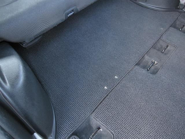 足元のマットは取り外してしっかり洗浄済み！見た目もにおいもすっきり清潔に♪