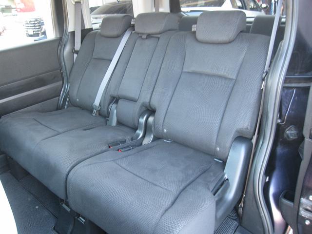 大人が座っても余裕あり！家族や友人とのお出かけも快適♪