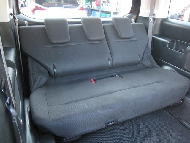 大人が座っても余裕あり！家族や友人とのお出かけも快適♪