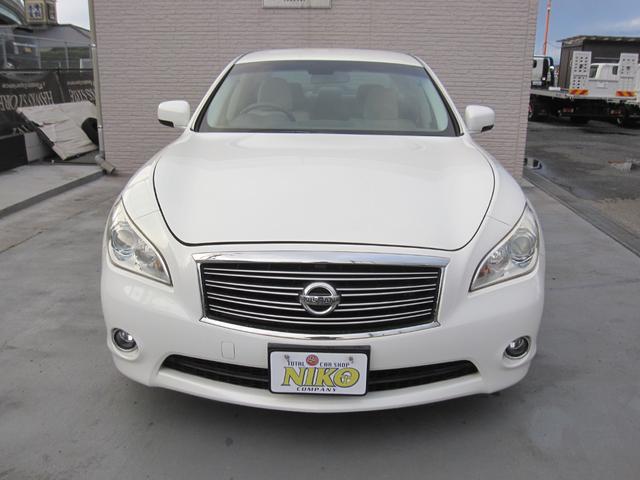 フーガ 250GT HDナビ/DVD/Bluetooth/パワーシート/オットマン/HIDライト/オートライト/フォグ/ETC/ステアリングスイッチ/クルーズコントロール/バックモニタ/サイドモニタ/純AW/スマートキー(2枚目)