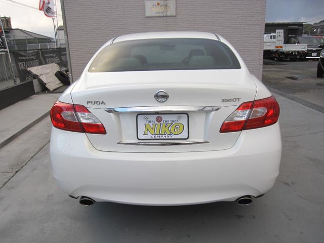 フーガ 250GT HDナビ/DVD/Bluetooth/パワーシート/オットマン/HIDライト/オートライト/フォグ/ETC/ステアリングスイッチ/クルーズコントロール/バックモニタ/サイドモニタ/純AW/スマートキー(3枚目)
