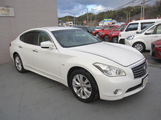 フーガ 250GT HDナビ/DVD/Bluetooth/パワーシート/オットマン/HIDライト/オートライト/フォグ/ETC/ステアリングスイッチ/クルーズコントロール/バックモニタ/サイドモニタ/純AW/スマートキー(6枚目)