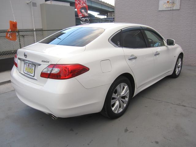 フーガ 250GT HDナビ/DVD/Bluetooth/パワーシート/オットマン/HIDライト/オートライト/フォグ/ETC/ステアリングスイッチ/クルーズコントロール/バックモニタ/サイドモニタ/純AW/スマートキー(8枚目)