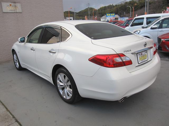 フーガ 250GT HDナビ/DVD/Bluetooth/パワーシート/オットマン/HIDライト/オートライト/フォグ/ETC/ステアリングスイッチ/クルーズコントロール/バックモニタ/サイドモニタ/純AW/スマートキー(9枚目)