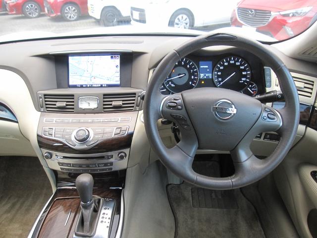 フーガ 250GT HDナビ/DVD/Bluetooth/パワーシート/オットマン/HIDライト/オートライト/フォグ/ETC/ステアリングスイッチ/クルーズコントロール/バックモニタ/サイドモニタ/純AW/スマートキー(16枚目)