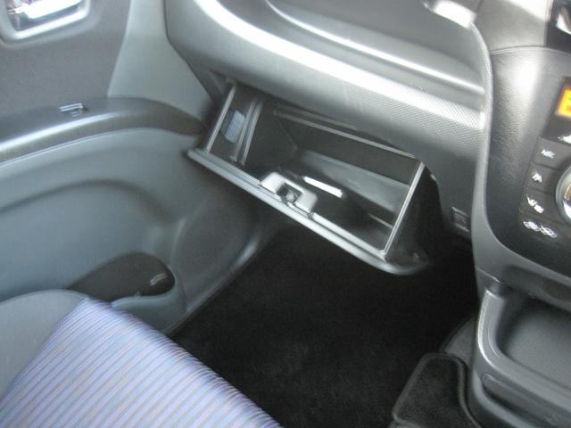 �O���[�u�{�b�N�X�⏬������Ȃǂ̎��[�X�y�[�X�����J�ɃN���[�j���O�ς݁I�C�ɂȂ�S�~��z�R�����Ȃ��A�C�����悭�g���܂���