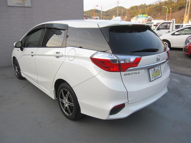 シャトル ハイブリッド　キーレス／スマートキー／プッシュスタート／アイドリングストップ／電動格納ドアミラー／インターナビ／ＣＤ／ＤＶＤ／Ｂｌｕｅｔｏｏｔｈ／ワンセグ／ＥＴＣ／ＥＣＯＮ／バックモニタ／フルフラット／社外ＡＷ（8枚目）