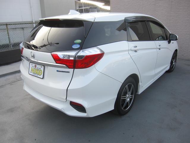 シャトル ハイブリッド　キーレス／スマートキー／プッシュスタート／アイドリングストップ／電動格納ドアミラー／インターナビ／ＣＤ／ＤＶＤ／Ｂｌｕｅｔｏｏｔｈ／ワンセグ／ＥＴＣ／ＥＣＯＮ／バックモニタ／フルフラット／社外ＡＷ（9枚目）