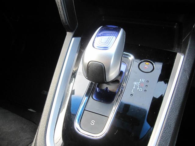 シャトル ハイブリッド　キーレス／スマートキー／プッシュスタート／アイドリングストップ／電動格納ドアミラー／インターナビ／ＣＤ／ＤＶＤ／Ｂｌｕｅｔｏｏｔｈ／ワンセグ／ＥＴＣ／ＥＣＯＮ／バックモニタ／フルフラット／社外ＡＷ（11枚目）