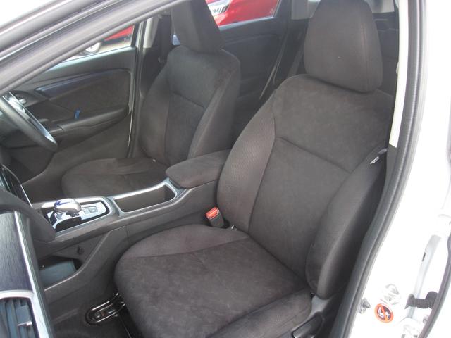 シャトル ハイブリッド　キーレス／スマートキー／プッシュスタート／アイドリングストップ／電動格納ドアミラー／インターナビ／ＣＤ／ＤＶＤ／Ｂｌｕｅｔｏｏｔｈ／ワンセグ／ＥＴＣ／ＥＣＯＮ／バックモニタ／フルフラット／社外ＡＷ（13枚目）