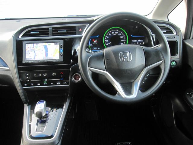 シャトル ハイブリッド　キーレス／スマートキー／プッシュスタート／アイドリングストップ／電動格納ドアミラー／インターナビ／ＣＤ／ＤＶＤ／Ｂｌｕｅｔｏｏｔｈ／ワンセグ／ＥＴＣ／ＥＣＯＮ／バックモニタ／フルフラット／社外ＡＷ（16枚目）