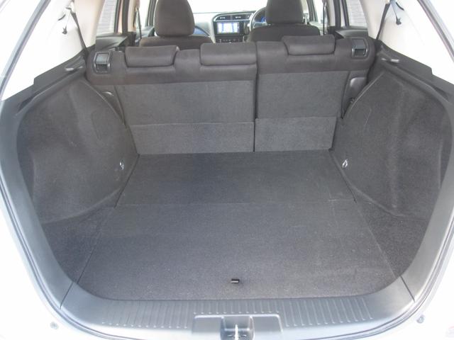 シャトル ハイブリッド　キーレス／スマートキー／プッシュスタート／アイドリングストップ／電動格納ドアミラー／インターナビ／ＣＤ／ＤＶＤ／Ｂｌｕｅｔｏｏｔｈ／ワンセグ／ＥＴＣ／ＥＣＯＮ／バックモニタ／フルフラット／社外ＡＷ（18枚目）