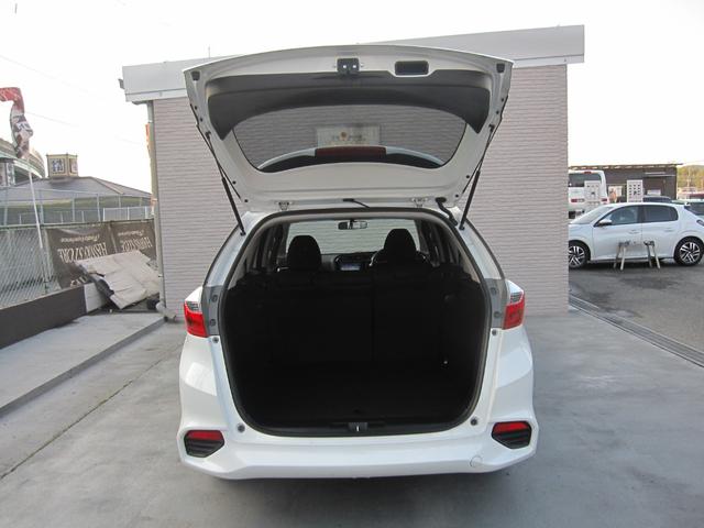 シャトル ハイブリッド　キーレス／スマートキー／プッシュスタート／アイドリングストップ／電動格納ドアミラー／インターナビ／ＣＤ／ＤＶＤ／Ｂｌｕｅｔｏｏｔｈ／ワンセグ／ＥＴＣ／ＥＣＯＮ／バックモニタ／フルフラット／社外ＡＷ（40枚目）