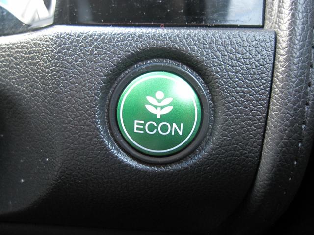 シャトル ハイブリッド　キーレス／スマートキー／プッシュスタート／アイドリングストップ／電動格納ドアミラー／インターナビ／ＣＤ／ＤＶＤ／Ｂｌｕｅｔｏｏｔｈ／ワンセグ／ＥＴＣ／ＥＣＯＮ／バックモニタ／フルフラット／社外ＡＷ（67枚目）